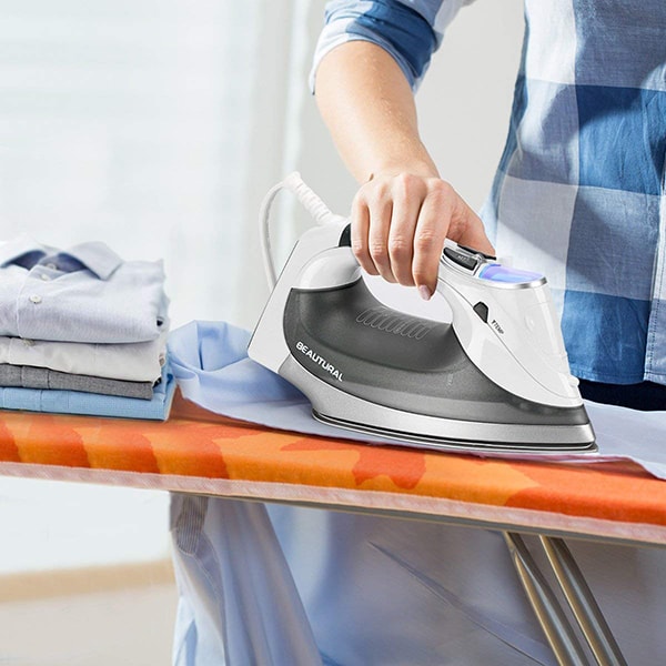 Beautural 1800-Watt Steam Iron in use-min