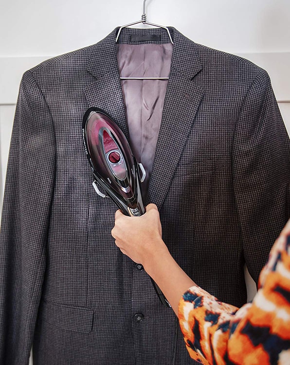 Rowenta DV8613 ironing a blazer-min